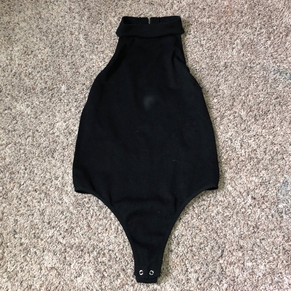 Sleeveless body suit